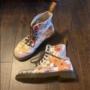 RARE VNTG FLORAL DR. MARTENS